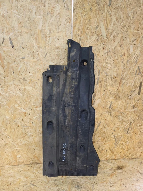OSŁONA PŁYTA PODWOZIA PRAWA AUDI A3 8V VOLKSWAGEN 5Q0825202 ORYGINAŁ *14*