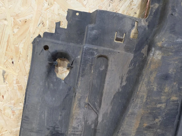 OSŁONA PŁYTA PODWOZIA PRAWA AUDI A3 8V VOLKSWAGEN 5Q0825202 ORYGINAŁ *14*