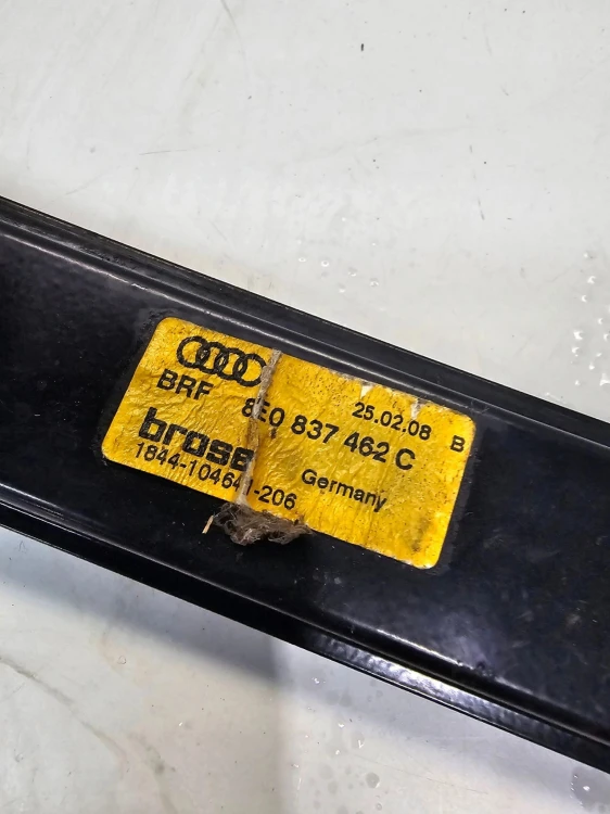MECHANIZM SZYBY PRAWY PRZÓD AUDI A4 B6 B7 8E0837462C