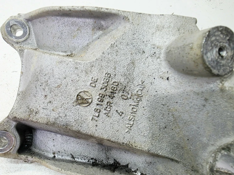 ŁAPA PODPORA MOCOWANIE SILNIKA PRAWE AUDI Q7 4L 4.2 TDI 7L8199308B