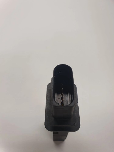PRZEPŁYWOMIERZ POWIETRZA AUDI A4 A5 VW F00C2G7316