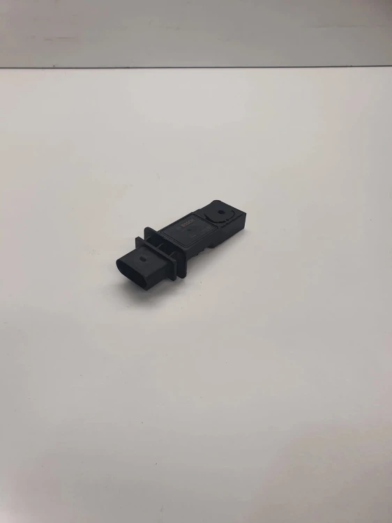 PRZEPŁYWOMIERZ POWIETRZA AUDI A4 A5 VW F00C2G7316