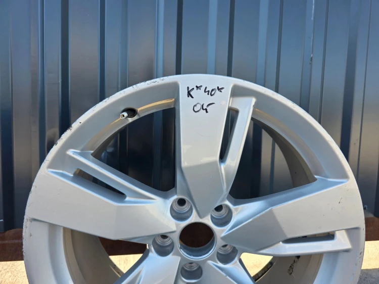 FELGA ALUMINIOWA AUDI Q5 80A FY VW SEAT SKOD 8.0J R19 ET39 80A601025D K*40*