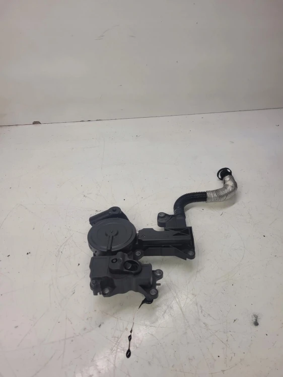 ODDZIELACZ OLEJU AUDI A4 A5 A6 VW 06H103495E