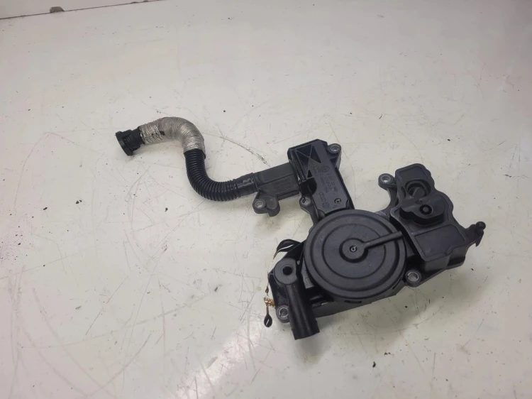 ODDZIELACZ OLEJU AUDI A4 A5 A6 VW 06H103495E