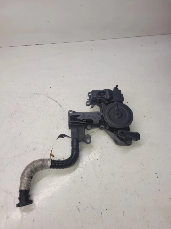 ODDZIELACZ OLEJU AUDI A4 A5 A6 VW 06H103495E