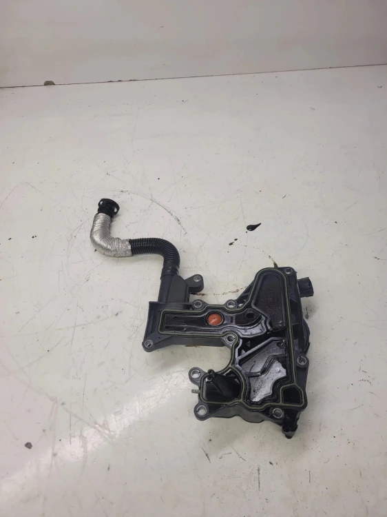 ODDZIELACZ OLEJU AUDI A4 A5 A6 VW 06H103495E