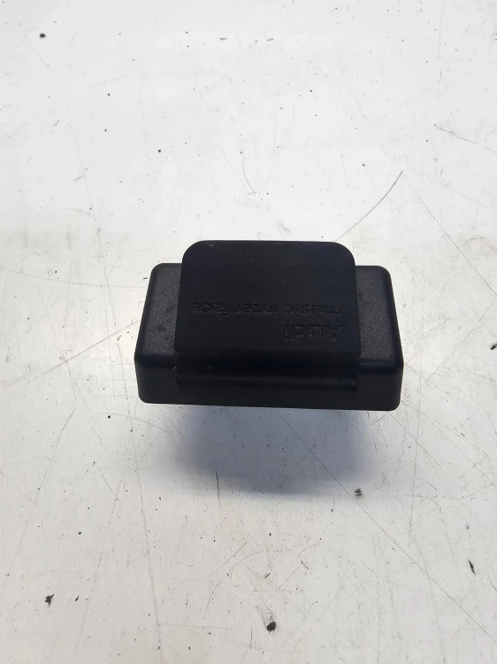 OSŁONA ZAŚLEPKA WTYCZKI MMI AUDI VW SEAT 4H0035909