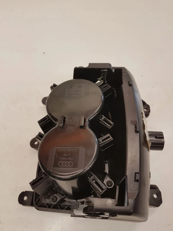UCHWYT SCHOWEK NA KUBKI AUDI A6 C7 4G0862534