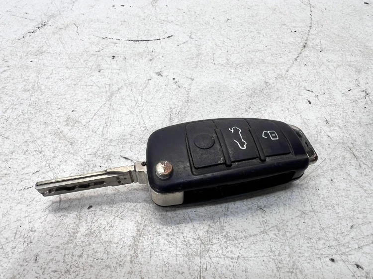 KLUCZYK PILOT SCYZORYK AUDI A1 8X Q3 8U 8X0837220D 2/26