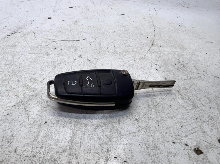 KLUCZYK PILOT SCYZORYK AUDI A1 8X Q3 8U 8X0837220D 2/26