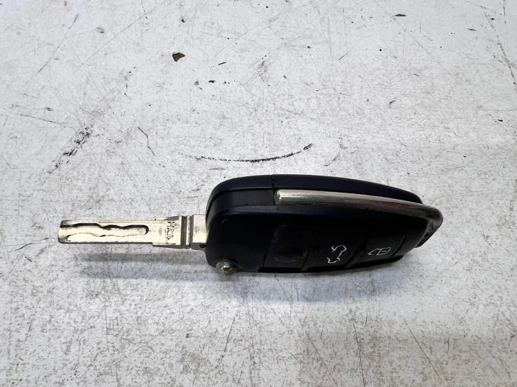 KLUCZYK PILOT SCYZORYK AUDI A1 8X Q3 8U 8X0837220D 2/26