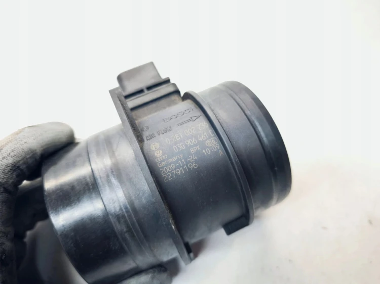 PRZEPŁYWOMIERZ CZUJNIK MASY POWIETRZA AUDI VOLKSWAGEN SEAT SKODA 03G906461C