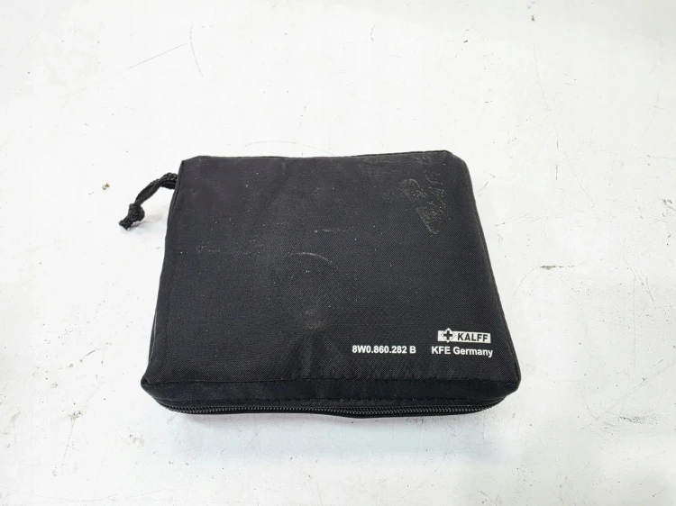 APTECZKA PIERWSZEJ POMOCY AUDI A4 B9 A5 8W0860282B