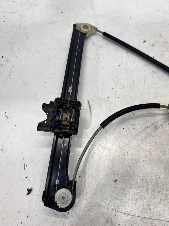 MECHANIZM PODNOSZENIA SZYBY PRAWY TYŁ AUDI 4M0839462A