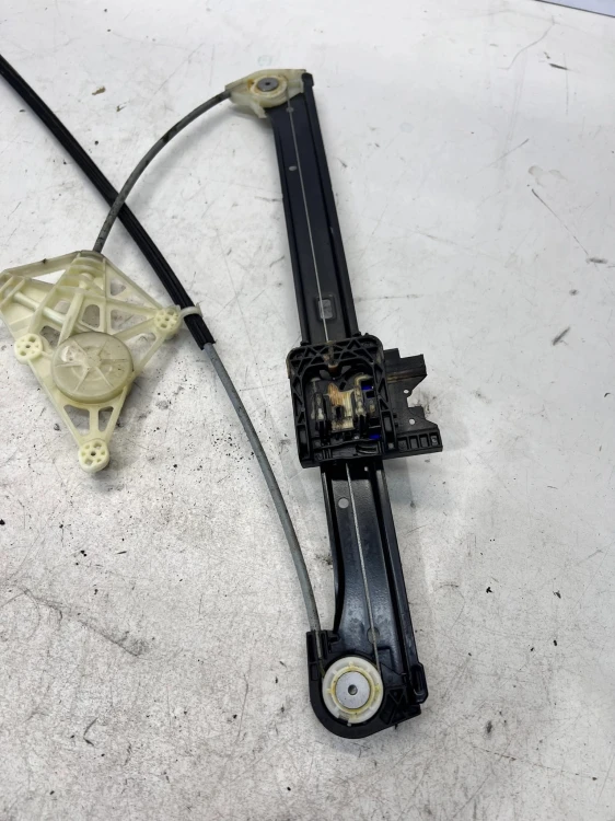 MECHANIZM PODNOSZENIA SZYBY PRAWY TYŁ AUDI 4M0839462A