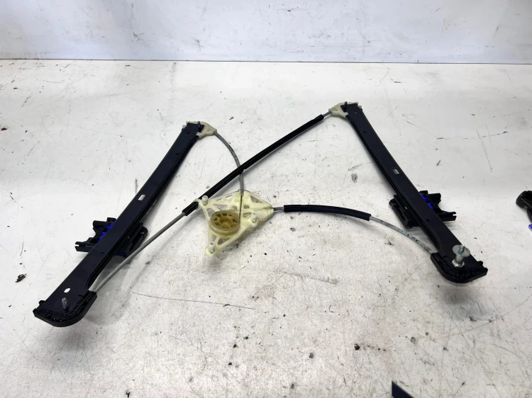 MECHANIZM PODNOSZENIA SZYBY PRAWY TYŁ AUDI 4M0839462A