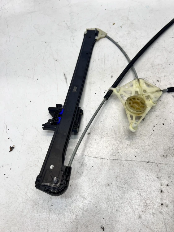 MECHANIZM PODNOSZENIA SZYBY PRAWY TYŁ AUDI 4M0839462A