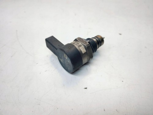 ZAWÓR CIŚNIENIA PALIWA AUDI VOLKSWAGEN SEAT SKODA 057130764H
