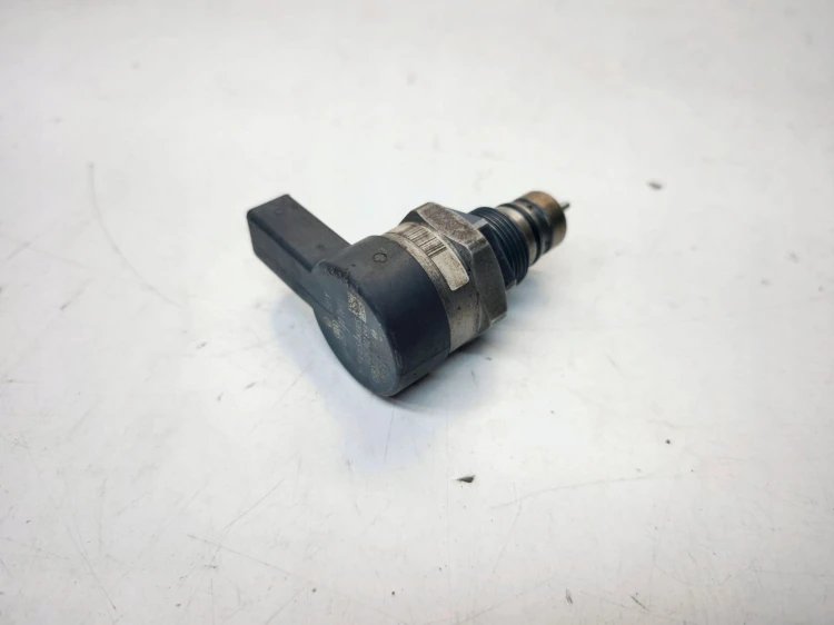 ZAWÓR CIŚNIENIA PALIWA AUDI VOLKSWAGEN SEAT SKODA 057130764H