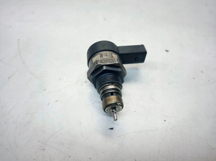 ZAWÓR CIŚNIENIA PALIWA AUDI VOLKSWAGEN SEAT SKODA 057130764H