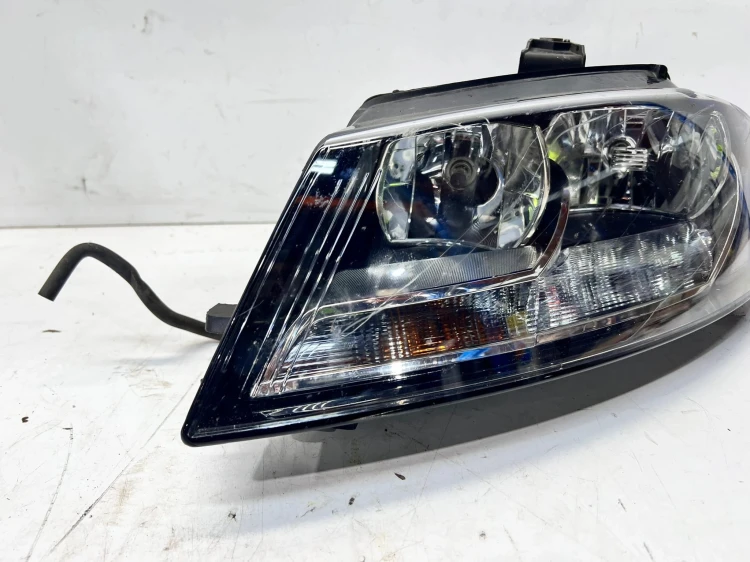 REFLEKTOR LAMPA LEWY PRZÓD AUDI A3 8P 8P0941003 UK ZAMIENNIK