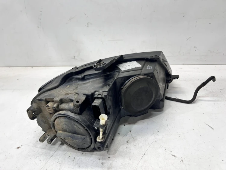 REFLEKTOR LAMPA LEWY PRZÓD AUDI A3 8P 8P0941003 UK ZAMIENNIK
