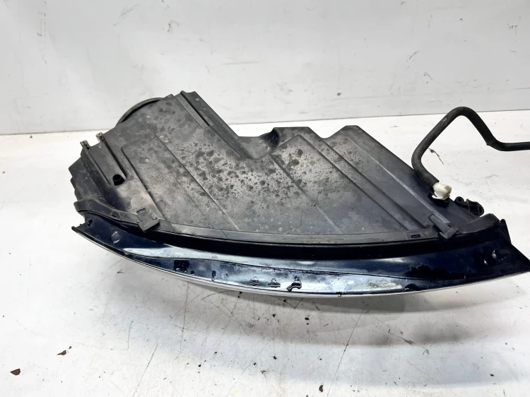 REFLEKTOR LAMPA LEWY PRZÓD AUDI A3 8P 8P0941003 UK ZAMIENNIK