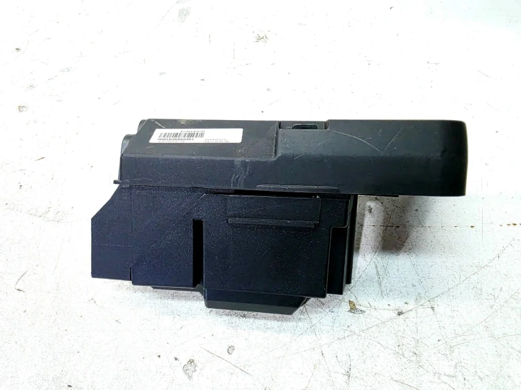 KLEMA PLUSOWA AUDI A4 B9 A5 Q7 4M 8W0915459F