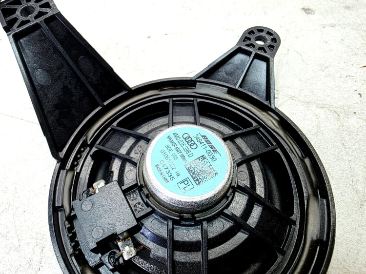 GŁOŚNIK DACHU BOSE SURROUND LEWY TYŁ AUDI Q7 4M 4M0035398D