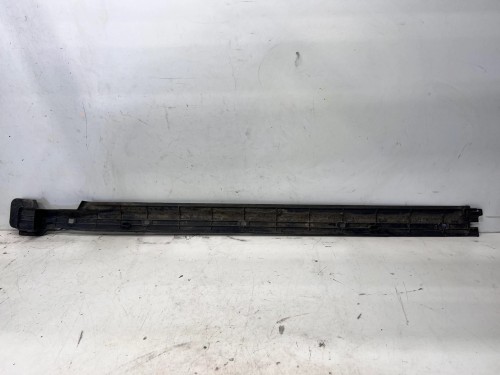 LISTWA PROGOWA PRAWA AUDI Q4 E-TRON SPORTBACK 1EA825202A
