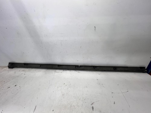 LISTWA PROGOWA PRAWA AUDI Q4 E-TRON SPORTBACK 89A825212