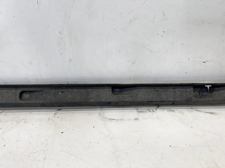 LISTWA PROGOWA PRAWA AUDI Q4 E-TRON SPORTBACK 89A825212
