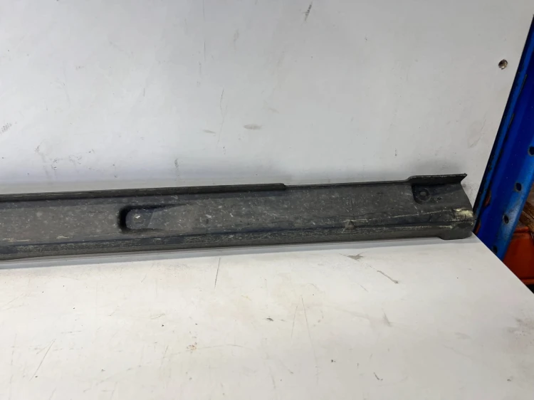 LISTWA PROGOWA PRAWA AUDI Q4 E-TRON SPORTBACK 89A825212