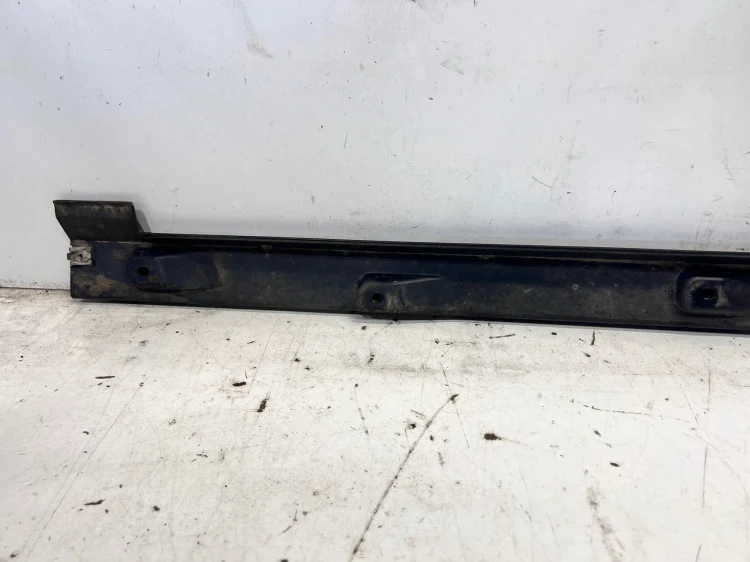LISTWA PROGOWA PRAWA AUDI Q4 E-TRON SPORTBACK 89A825212