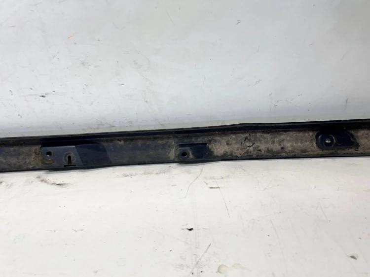 LISTWA PROGOWA PRAWA AUDI Q4 E-TRON SPORTBACK 89A825212