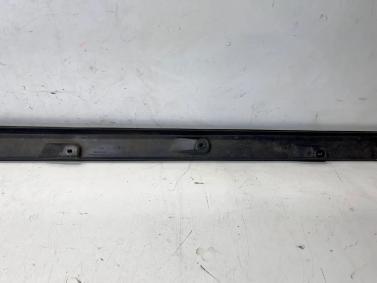 LISTWA PROGOWA LEWA AUDI Q4 E-TRON SPORTBACK 89A825211