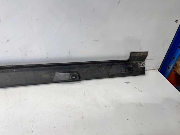 LISTWA PROGOWA LEWA AUDI Q4 E-TRON SPORTBACK 89A825211