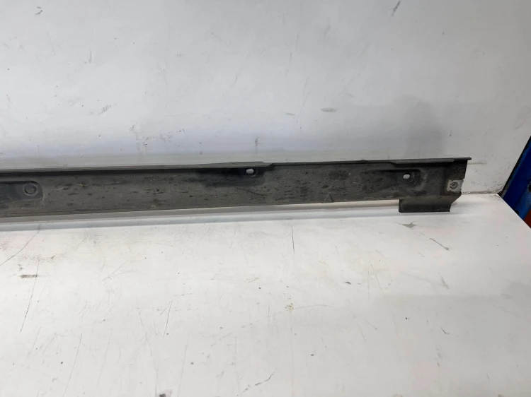 LISTWA PROGOWA LEWA AUDI Q4 E-TRON SPORTBACK 89A825211