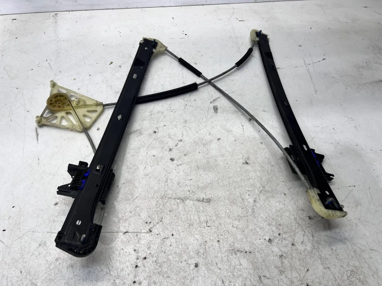 MECHANIZM PODNOSZENIA SZYBY PRAWY PRZÓD AUDI 4M0837462A