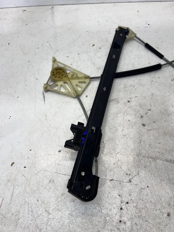 MECHANIZM PODNOSZENIA SZYBY PRAWY PRZÓD AUDI 4M0837462A