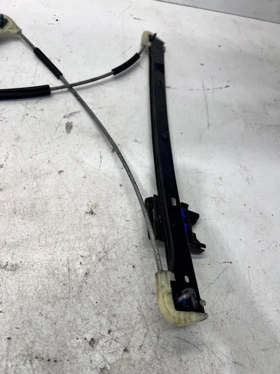 MECHANIZM PODNOSZENIA SZYBY PRAWY PRZÓD AUDI 4M0837462A