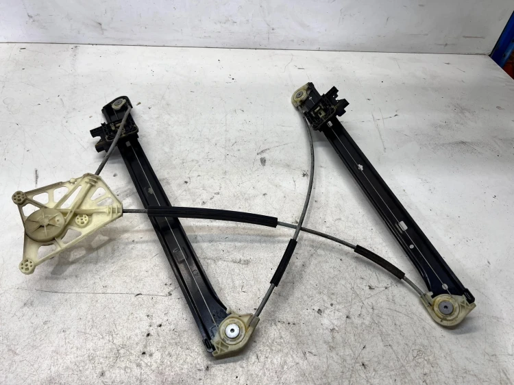 MECHANIZM PODNOSZENIA SZYBY PRAWY PRZÓD AUDI 4M0837462A
