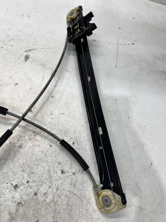 MECHANIZM PODNOSZENIA SZYBY PRAWY PRZÓD AUDI 4M0837462A