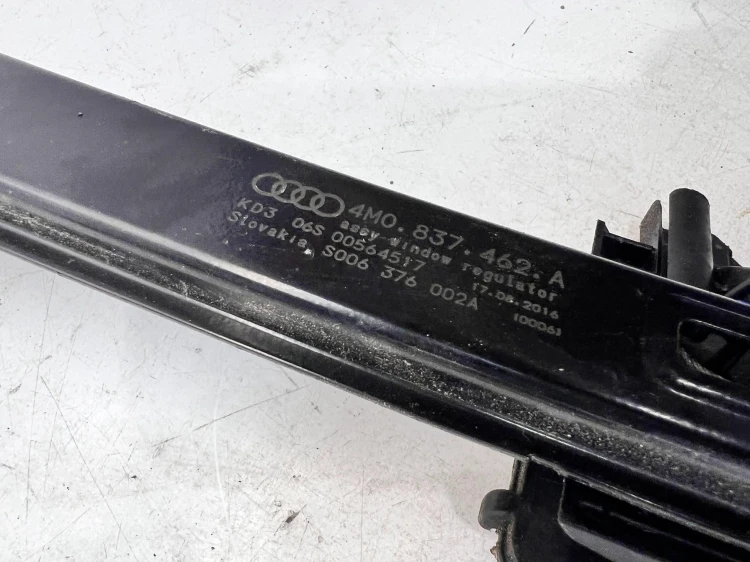 MECHANIZM PODNOSZENIA SZYBY PRAWY PRZÓD AUDI 4M0837462A