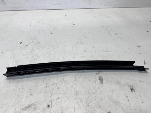 PROWADNICA SZYBY PRAWY TYŁ AUDI Q7 4M 4M0839068