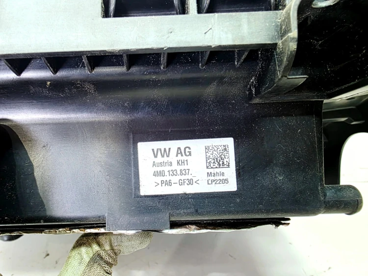 OBUDOWA FILTRA POWIETRZA POKRYWA SILNIKA GÓRNA AUDI Q7 4M 3.0 TDI 4M0133837