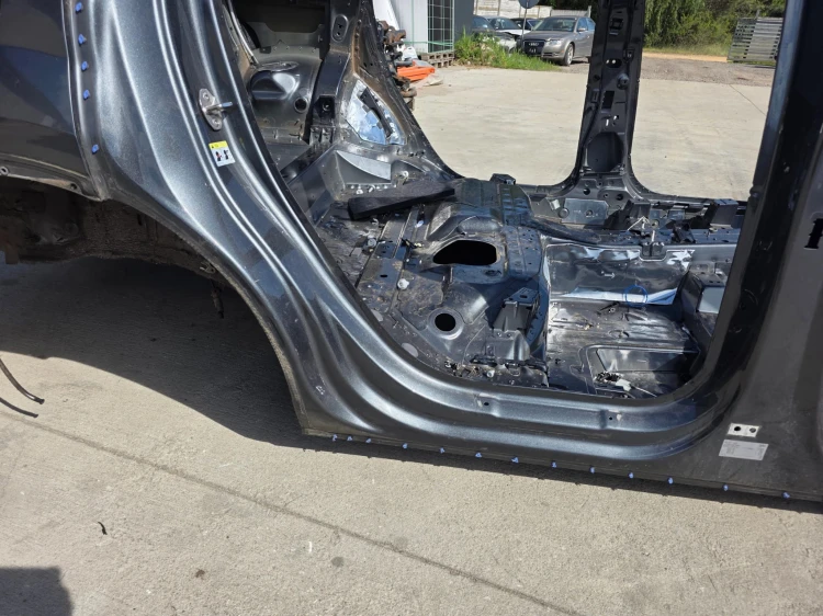 ĆWIARTKA PRÓG PRAWY STRONA PASAŻERA AUDI Q7 4M ORYGINAŁ !!!
