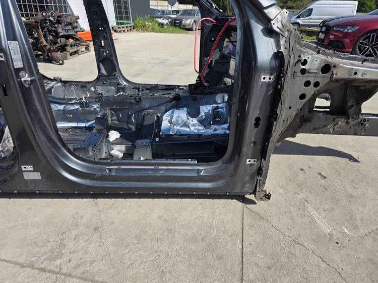 ĆWIARTKA PRÓG PRAWY STRONA PASAŻERA AUDI Q7 4M ORYGINAŁ !!!