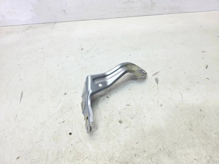 WSPORNIK MOCOWANIE BŁOTNIKA LEWY PRZÓD AUDI Q4 E-TRON 89A821135